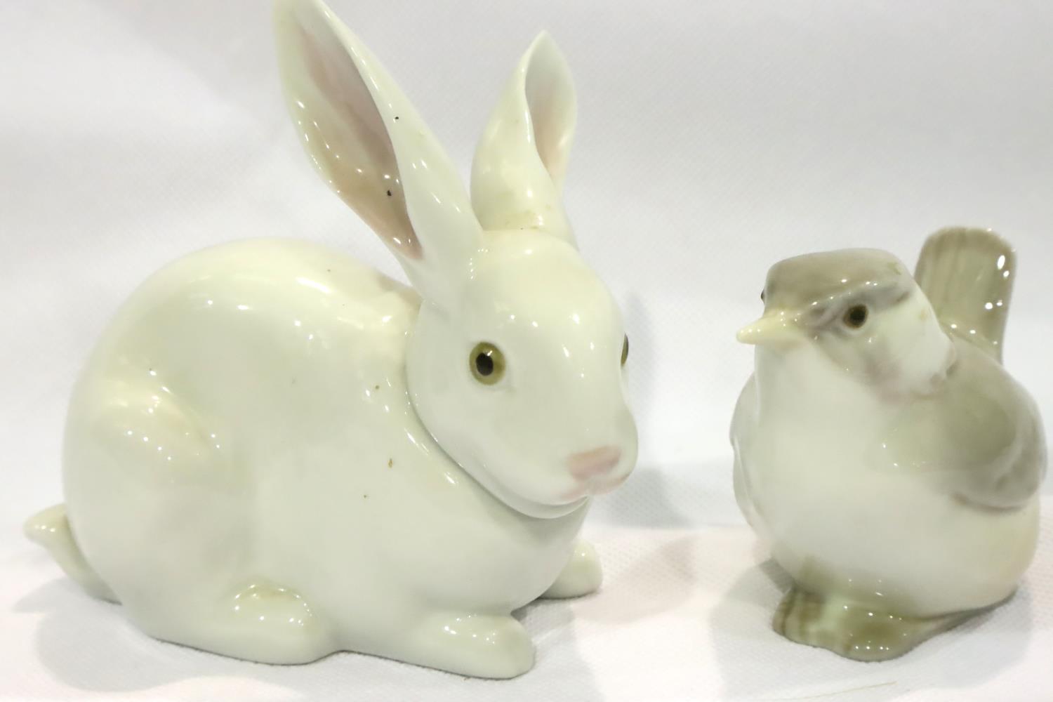 Lladro white rabbit and wren figurines, largest L: 11 cm. No cracks, chips or visible restoration.