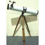 Boxed Sportmaster reflector telescope D: 100 cm, F: 900mm with stand. Not available for in-house P&