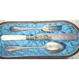 Antique childs silver plated cutlery set in original presentation case. P&P Group 2 (£18+VAT for the