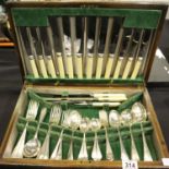 Oak cased silver plated cutlery set, six setting. P&P Group 3 (£25+VAT for the first lot and £5+
