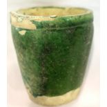Chinese Ming Dynasty green glazed beaker, H: 81 mm. P&P Group 2 (£18+VAT for the first lot and £3+