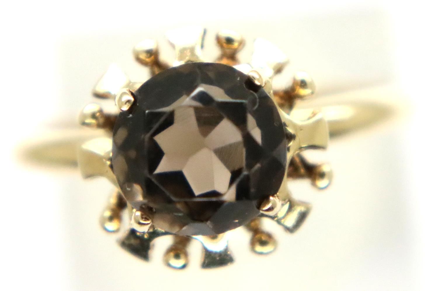 Unmarked 9ct gold garnet set ring, size N/O, 1.3g. P&P Group 1 (£14+VAT for the first lot and £1+VAT - Image 3 of 3