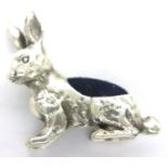 925 silver rabbit pin cushion, L: 30 mm, 10g. P&P Group 1 (£14+VAT for the first lot and £1+VAT