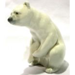 Lladro seated polar bear, H: 12 cm, no cracks chips or visible restoration. P&P Group 1 (£14+VAT for