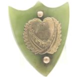 9ct rose gold and jadeite shield brooch, 20 x 24 mm. P&P Group 1 (£14+VAT for the first lot and £1+
