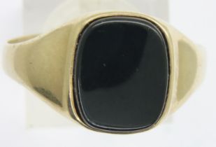 Gents 9ct gold onyx set ring, size Z+2, 3.2g. P&P Group 1 (£14+VAT for the first lot and £1+VAT