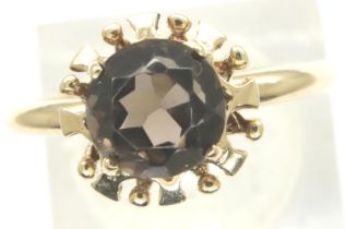 9ct gold smoky quartz solitaire ring, size N/O, 2.4g. P&P Group 1 (£14+VAT for the first lot and £