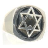 925 silver Star of David ring, size Y/Z, 10g. P&P Group 1 (£14+VAT for the first lot and £1+VAT