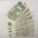 Ten mixed one pound notes of Queen Elizabeth II in used condition. P&P Group 1 (£14+VAT for the