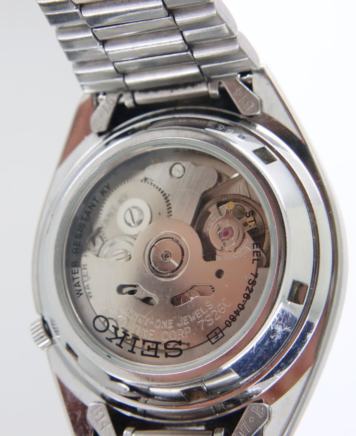 Seiko; gents 5 automatic wristwatch, day date, silver dials, stainless steel bracelet. Working at - Image 2 of 2