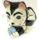 Lorna Bailey large scale cat figurine, H: 21 cm. No cracks, chips or visible restoration. P&P