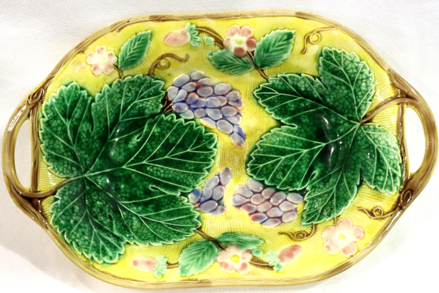 Wedgwood Etruria majolica dish, L: 24 cm, mild crazing otherwise no cracks, chips or visible