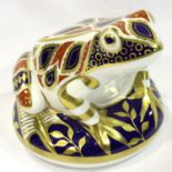 Royal Crown Derby Frog, H: 80 mm. No cracks, chips or visible restoration. P&P Group 1 (£14+VAT