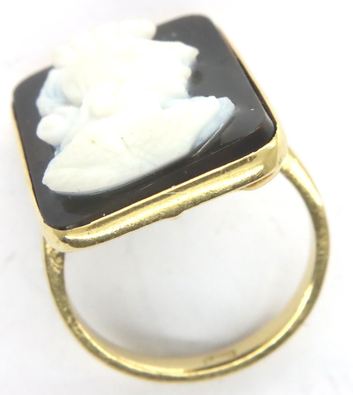 18ct gold and hardstone cameo ring, size I, 3.8g. P&P Group 1 (£14+VAT for the first lot and £1+ - Image 2 of 4