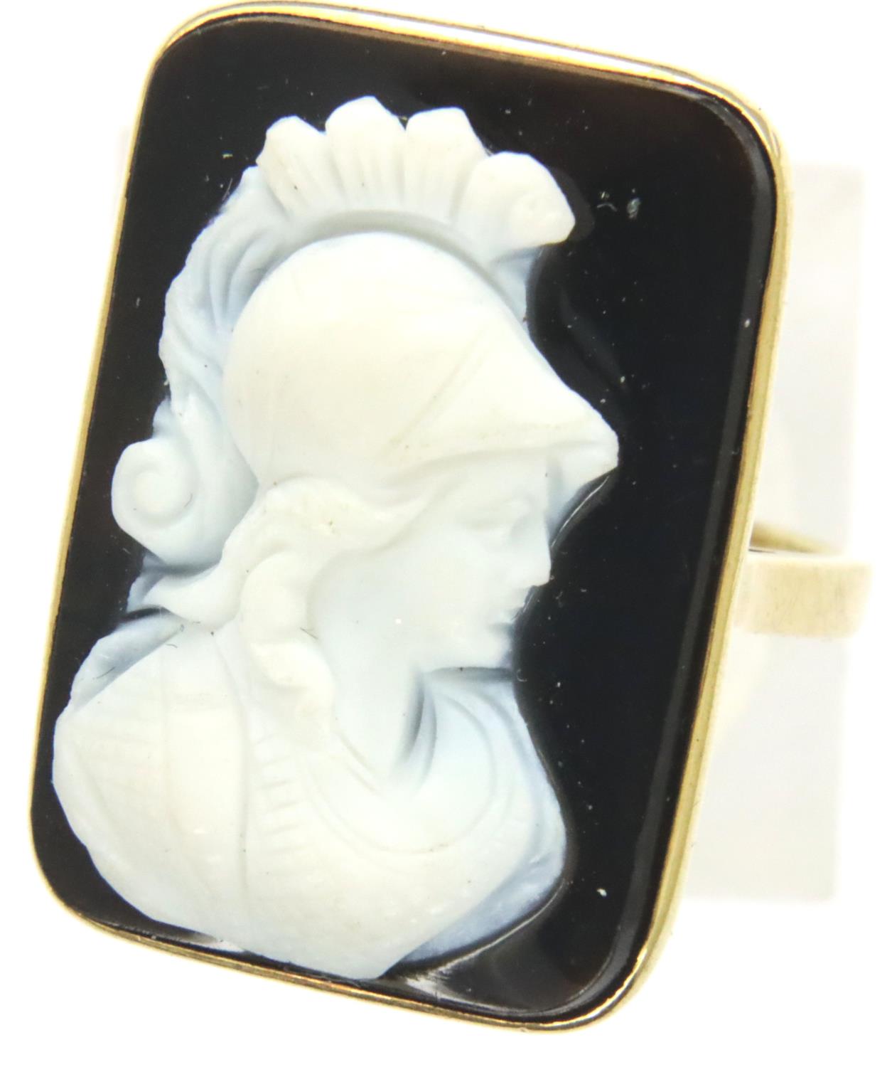 18ct gold and hardstone cameo ring, size I, 3.8g. P&P Group 1 (£14+VAT for the first lot and £1+