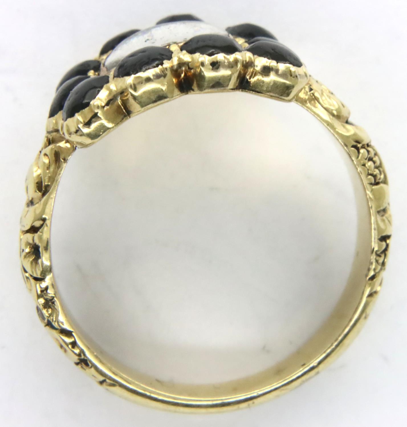 1819 Georgian 18ct gold and onyx mourning ring, size M/N, 3.7g. P&P Group 1 (£14+VAT for the first - Image 3 of 4
