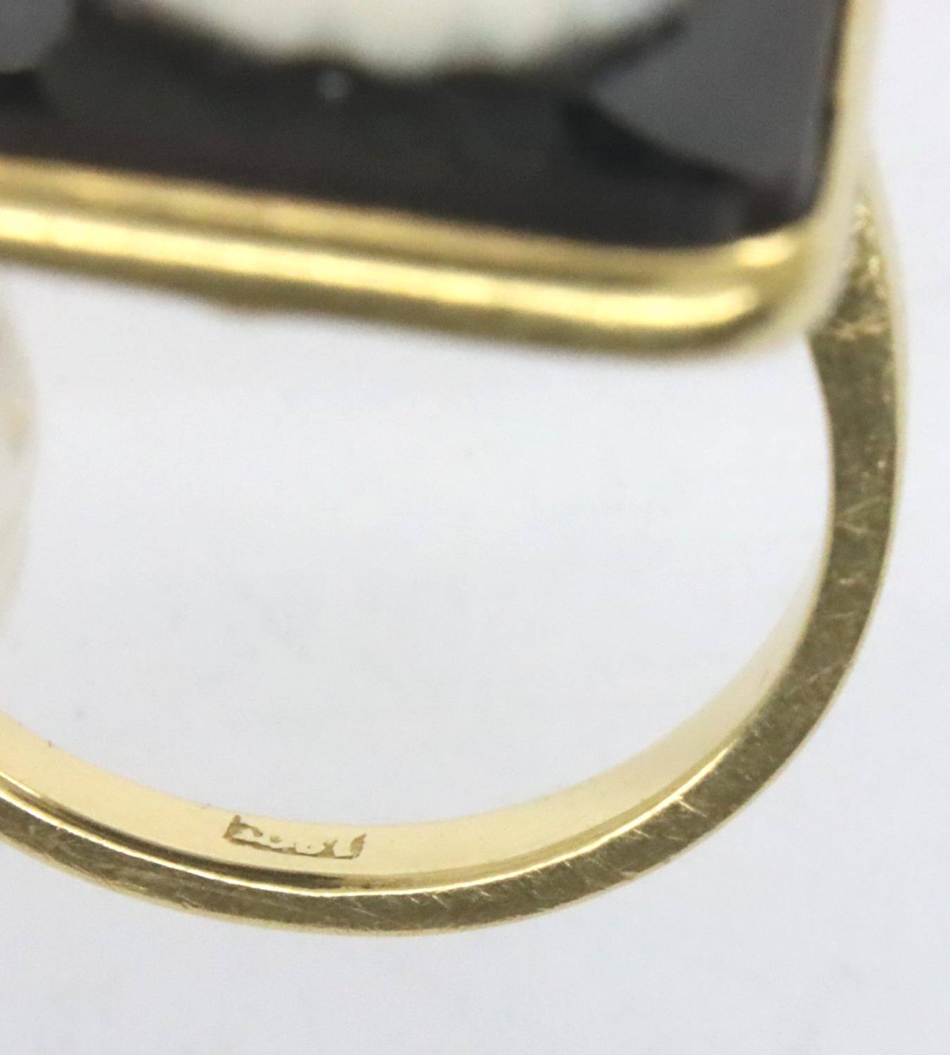 18ct gold and hardstone cameo ring, size I, 3.8g. P&P Group 1 (£14+VAT for the first lot and £1+ - Image 4 of 4