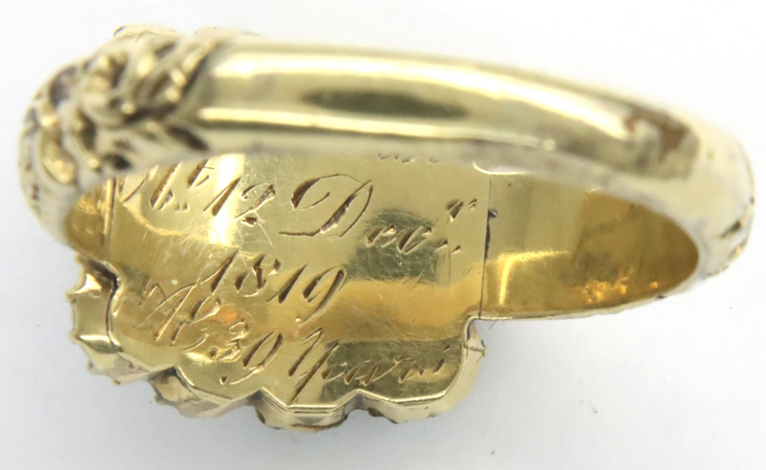 1819 Georgian 18ct gold and onyx mourning ring, size M/N, 3.7g. P&P Group 1 (£14+VAT for the first - Image 4 of 4