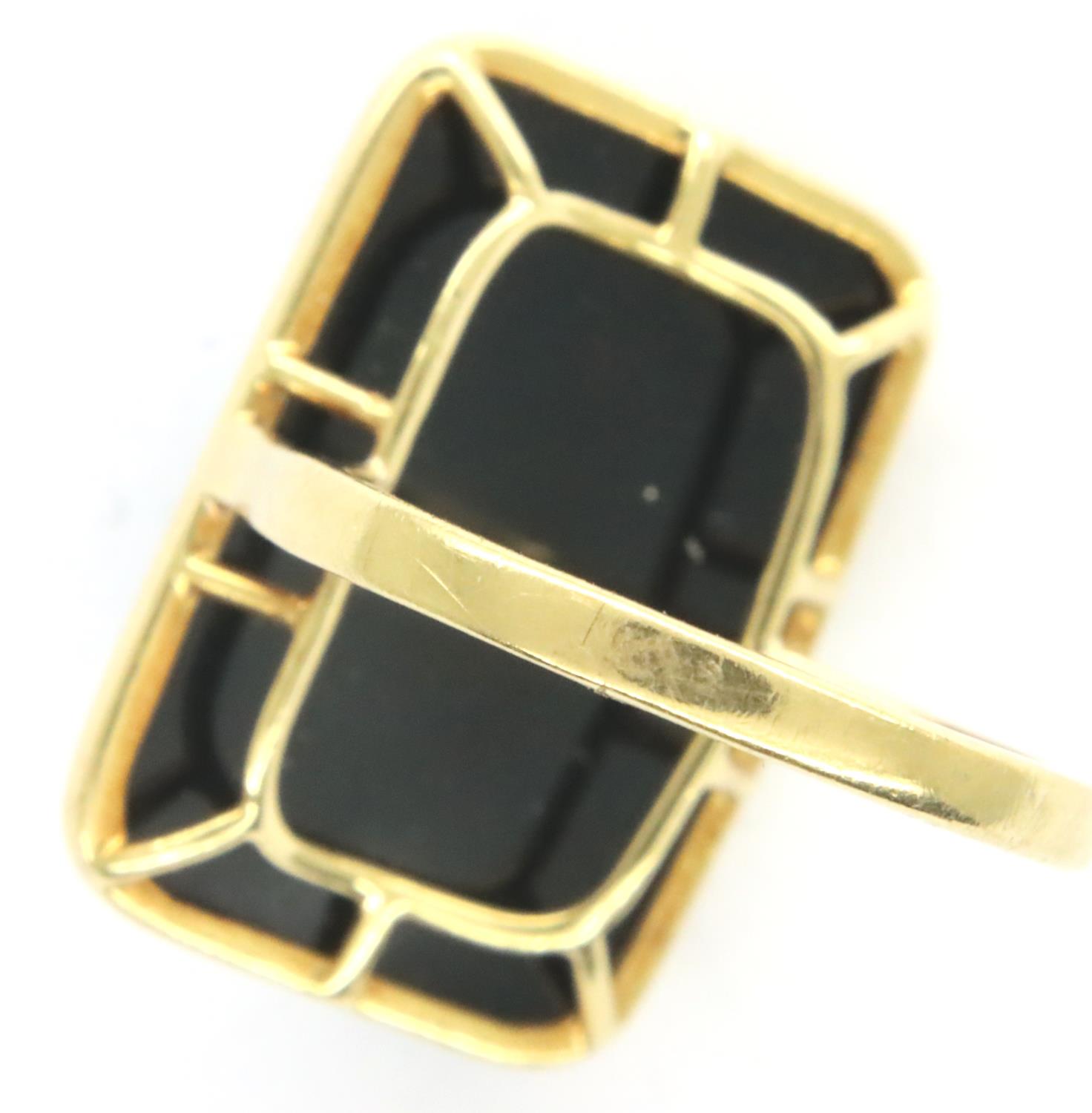 18ct gold and hardstone cameo ring, size I, 3.8g. P&P Group 1 (£14+VAT for the first lot and £1+ - Image 3 of 4