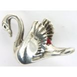 925 silver Swan pin cushion, L: 21 mm, 4g. P&P Group 1 (£14+VAT for the first lot and £1+VAT for