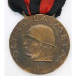 1936 Italian Fascist Oltra La Metta medal. P&P Group 1 (£14+VAT for the first lot and £1+VAT for