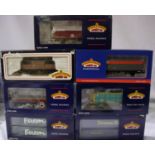 Five Bachmann OO wagons and two 45ft container twin packs, in excellent condition, wear to boxes.