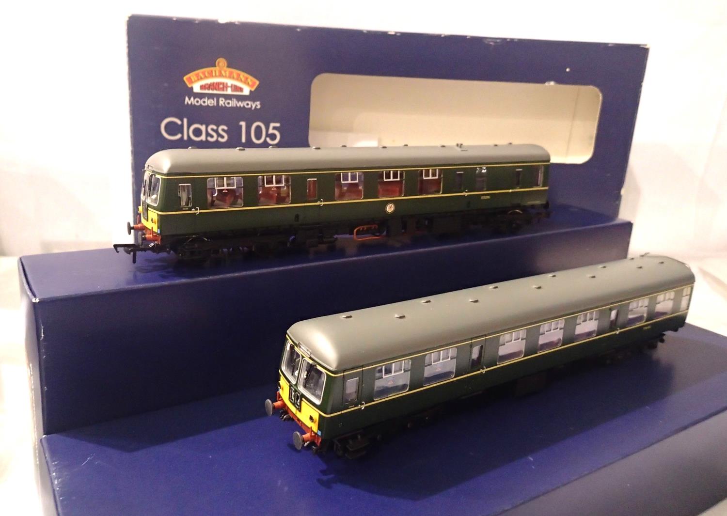 Bachmann 31-327 Class 105 two car DMU Green, in excellent condition, box with wear. P&P Group 1 (£