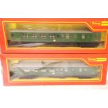 Two Triang R623 Green, Brake/2nd coaches, with seats, boxes with wear. P&P Group 1 (£14+VAT for