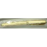 New Parker golden fountain pen, Sonnet series in gift case. P&P Group 1 (£14+VAT for the first lot
