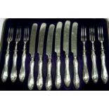 Boxed set of hallmarked silver handled knives and forks. P&P Group 2 (£18+VAT for the first lot