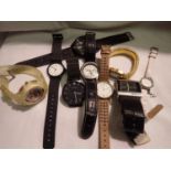 Quantity of ladies and gents fashion wristwatches. P&P Group 1 (£14+VAT for the first lot and £1+VAT