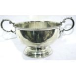 Hallmarked silver twin handled cup, Birmingham assay, 1930, H: 70 mm, 137g. P&P Group 2 (£18+VAT for