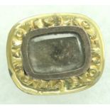 Georgian miniature gold mourning brooch, D: 12 mm, 1.4g. P&P Group 1 (£14+VAT for the first lot