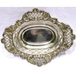 Hallmarked silver pierced dish, Birmingham assay 1913, L: 15 cm, 39g. P&P Group 1 (£14+VAT for the
