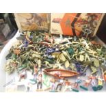 Quantity of mixed plastic soldiers and cowboys. P&P Group 3 (£25+VAT for the first lot and £5+VAT