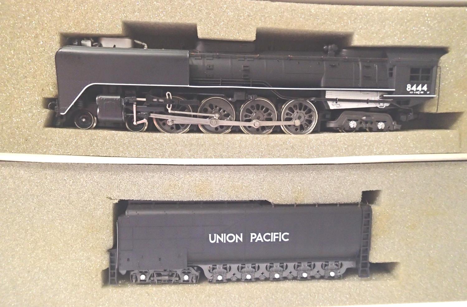 Rivarossi: 4.8.4 black 8444, Union Pacific. Very goo to excellent condition, box with wear. P&P