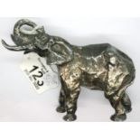 White metal elephant, L: 13 cm, (tests as low grade silver). P&P Group 1 (£14+VAT for the first