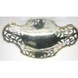 Hallmarked silver dish, London assay, L: 14 cm, 83g. P&P Group 2 (£18+VAT for the first lot and £3+