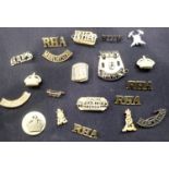 A collection of mostly WWI brass shoulder titles, some in pairs. P&P Group 1 (£14+VAT for the
