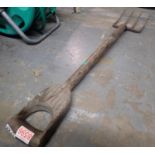 A wooden handled garden fork. Not available for in-house P&P, contact Paul O'Hea at Mailboxes on