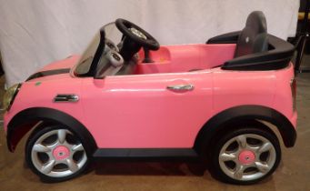 Childs electric ride on Mini car. Not available for in-house P&P, contact Paul O'Hea at Mailboxes on