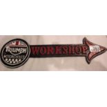 Cast iron Triumph workshop arrow sign, 40 x 12 cm. P&P Group 2 (£18+VAT for the first lot and £3+VAT