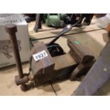 Record No.3 bench vice. Not available for in-house P&P, contact Paul O'Hea at Mailboxes on 01925