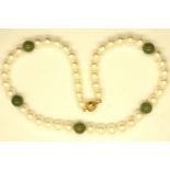 Pearl and jade necklace with 9ct gold clasp, with certificate. P&P Group 1 (£14+VAT for the first