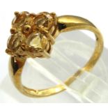 9ct gold citrine daisy ring, size N, 1.9g. P&P Group 1 (£14+VAT for the first lot and £1+VAT for