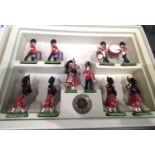 Ten piece set of Britains scots guards in very good condition, box has wear. P&P Group 1 (£14+VAT