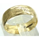 9ct gold band with engraved decoration, size P, 3.2g. P&P Group 1 (£14+VAT for the first lot and £