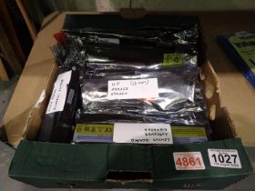 Mixed laptop batteries including HP and ACER. Not available for in-house P&P, contact Paul O'Hea