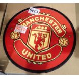 Cast iron Manchester United plaque, D: 20 cm. P&P Group 1 (£14+VAT for the first lot and £1+VAT