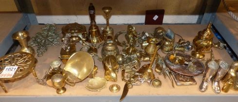 Collection of mixed brass including animals. Not available for in-house P&P, contact Paul O'Hea at